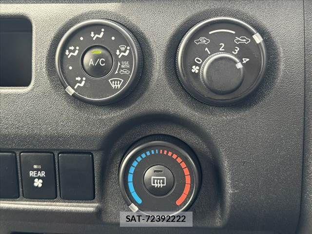 Toyota HIACE VAN 2024-04 7330714-3