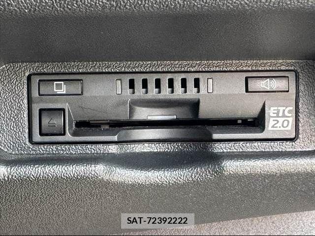 Toyota HIACE VAN 2024-04 7330714-4