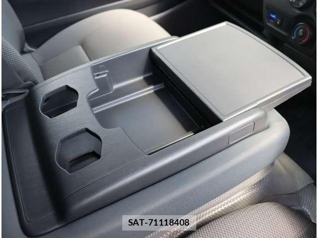 Toyota HIACE VAN 2022-09 7330728-16