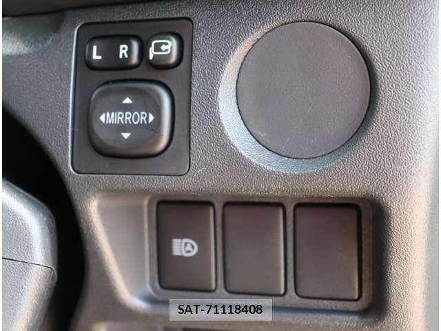 Toyota HIACE VAN 2022-09 7330728-25