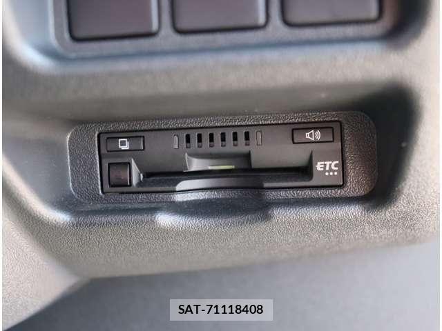 Toyota HIACE VAN 2022-09 7330728-27