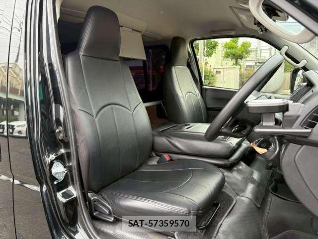 Toyota HIACE VAN 2020-10 7330726-9