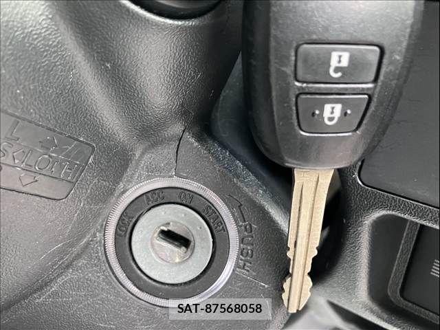 Toyota HIACE VAN 2021-04 7330717-16