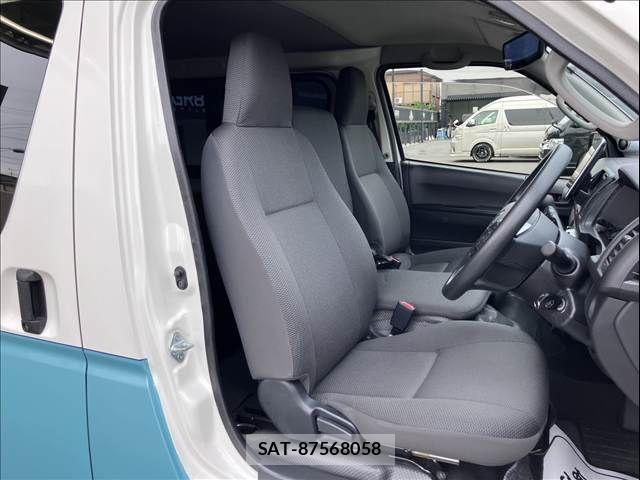 Toyota HIACE VAN 2021-04 7330717-6