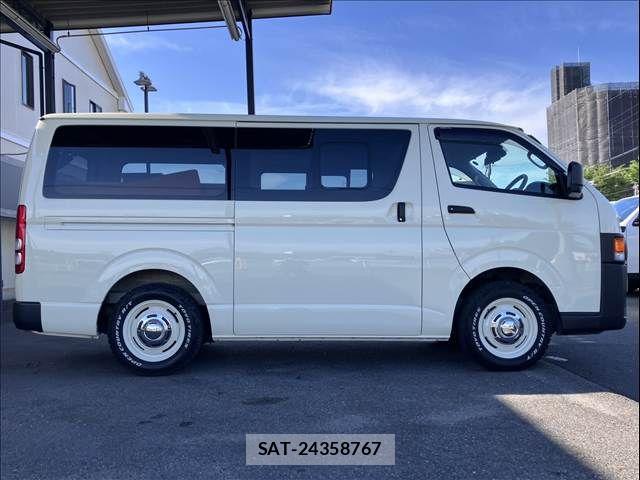 Toyota HIACE VAN 2022-08 7330723-12
