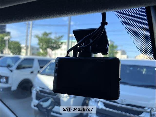 Toyota HIACE VAN 2022-08 7330723-16