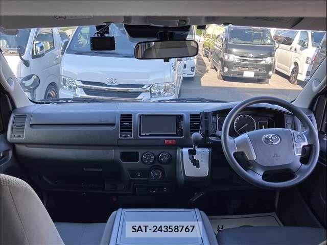 Toyota HIACE VAN 2022-08 7330723-3