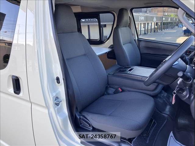 Toyota HIACE VAN 2022-08 7330723-6