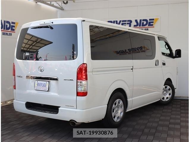 Toyota HIACE VAN 2023-05 7330712-2
