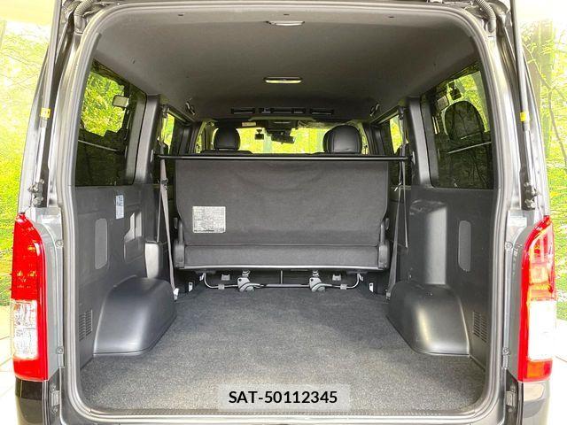 Toyota HIACE VAN 2024-04 7330711-9