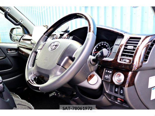 Toyota HIACE VAN 2018-01 7330706-17