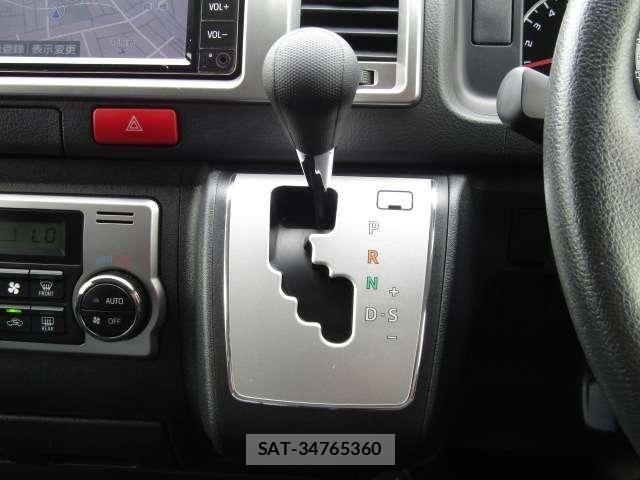 Toyota HIACE VAN 2019-05 7330739-9