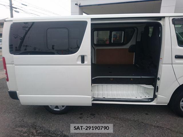 Toyota HIACE VAN 2022-04 7330740-12