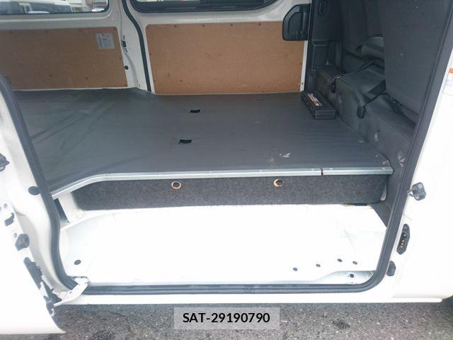 Toyota HIACE VAN 2022-04 7330740-13