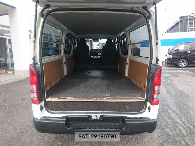 Toyota HIACE VAN 2022-04 7330740-17