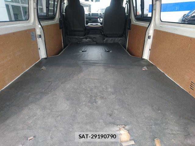 Toyota HIACE VAN 2022-04 7330740-18