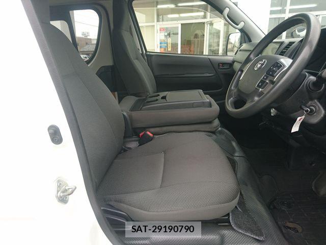 Toyota HIACE VAN 2022-04 7330740-1