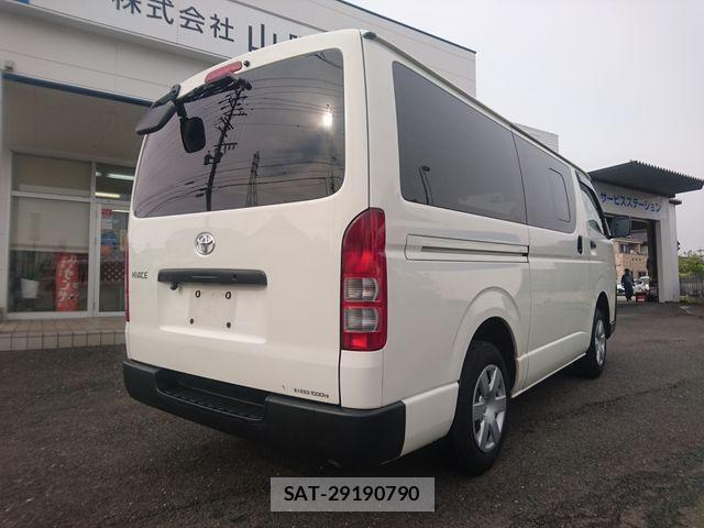 Toyota HIACE VAN 2022-04 7330740-3