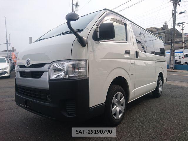 Toyota HIACE VAN 2022-04 7330740-4