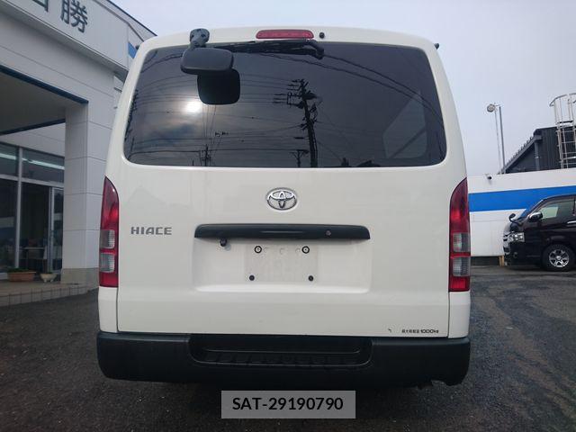 Toyota HIACE VAN 2022-04 7330740-7