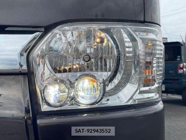 Toyota HIACE VAN 2019-03 7330734-17