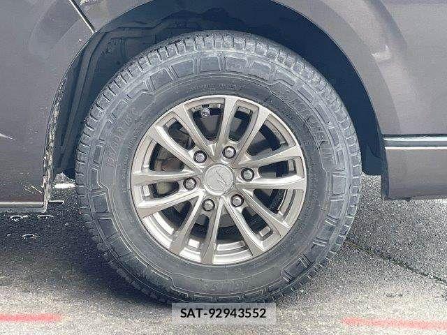 Toyota HIACE VAN 2019-03 7330734-19