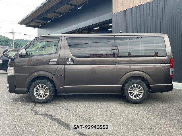 Toyota HIACE VAN 2019-03 7330734-26