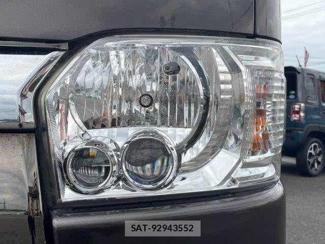 Toyota HIACE VAN 2019-03 7330734-27