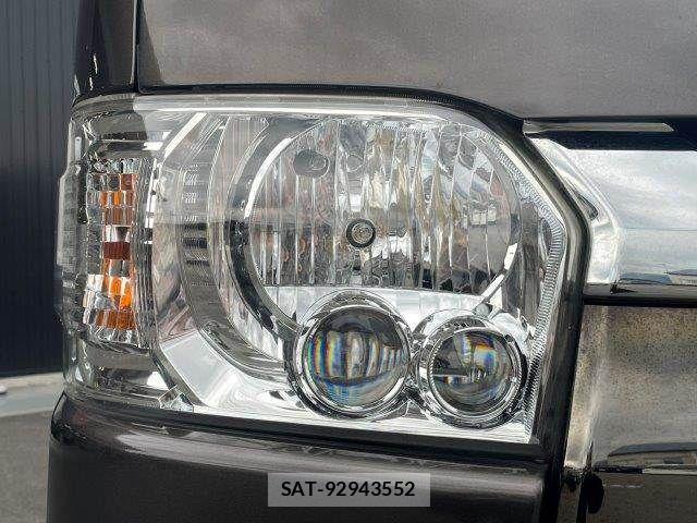 Toyota HIACE VAN 2019-03 7330734-28