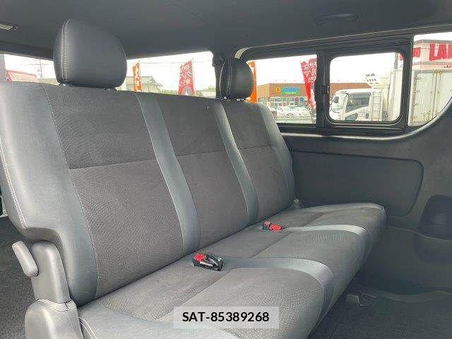 Toyota HIACE VAN 2019-06 7360205-11