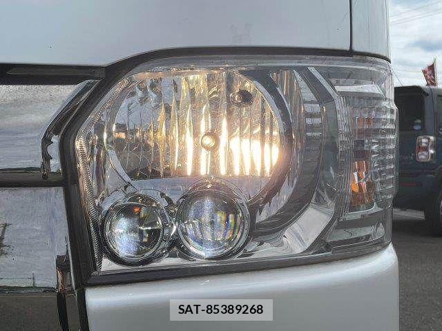 Toyota HIACE VAN 2019-06 7360205-15