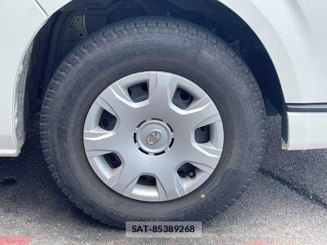 Toyota HIACE VAN 2019-06 7360205-17
