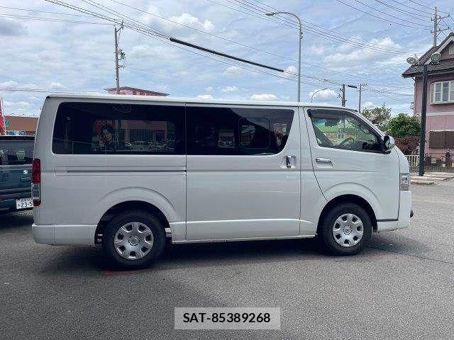 Toyota HIACE VAN 2019-06 7360205-20