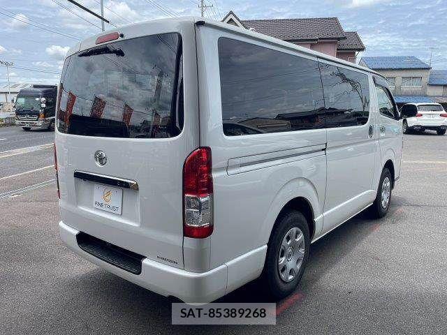 Toyota HIACE VAN 2019-06 7360205-21