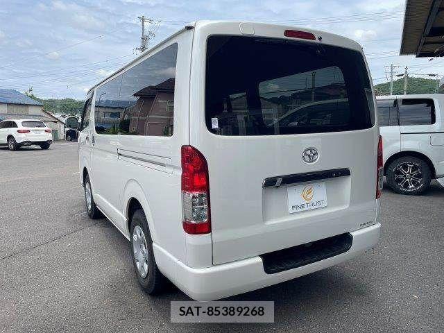 Toyota HIACE VAN 2019-06 7360205-23