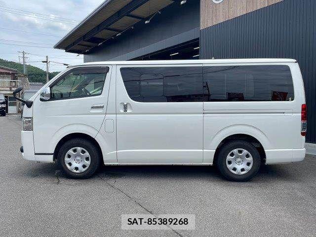 Toyota HIACE VAN 2019-06 7360205-24