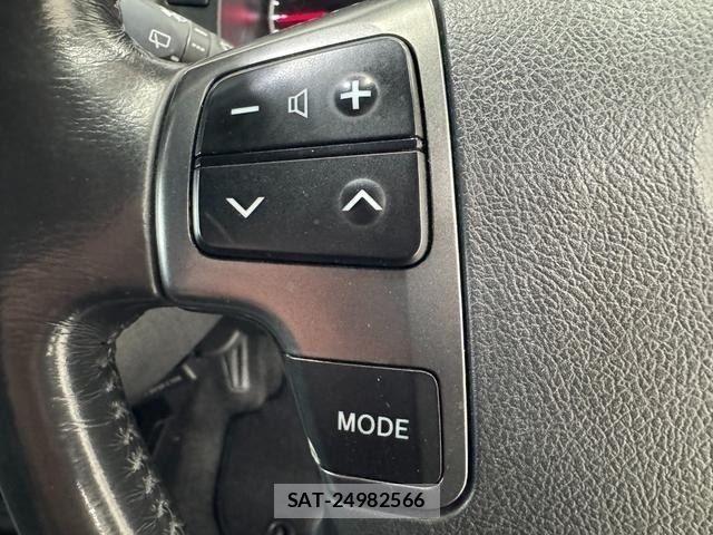 Toyota HIACE VAN 2019-06 7360215-13