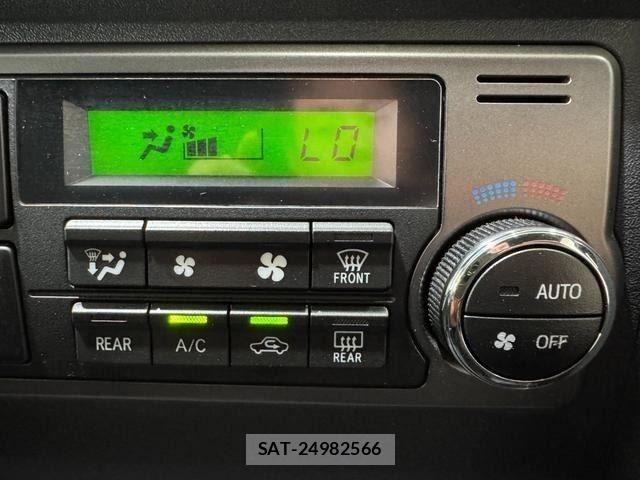 Toyota HIACE VAN 2019-06 7360215-19
