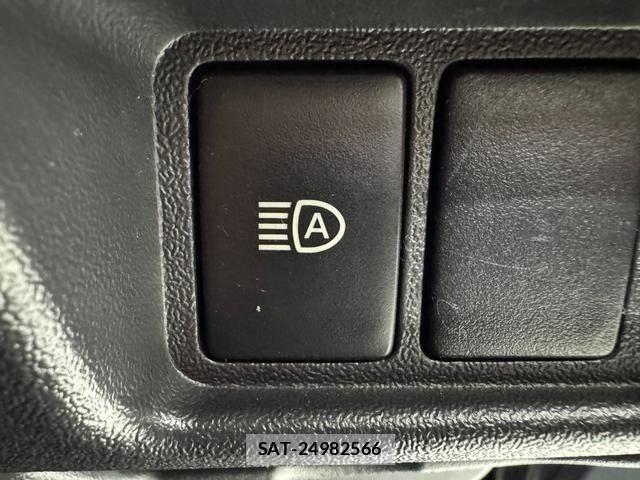 Toyota HIACE VAN 2019-06 7360215-21