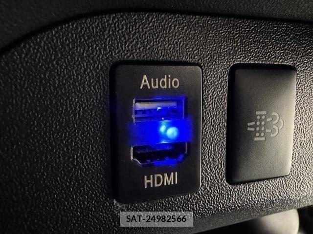 Toyota HIACE VAN 2019-06 7360215-23