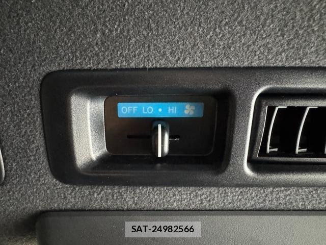 Toyota HIACE VAN 2019-06 7360215-24