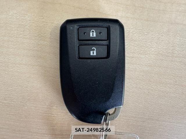 Toyota HIACE VAN 2019-06 7360215-29