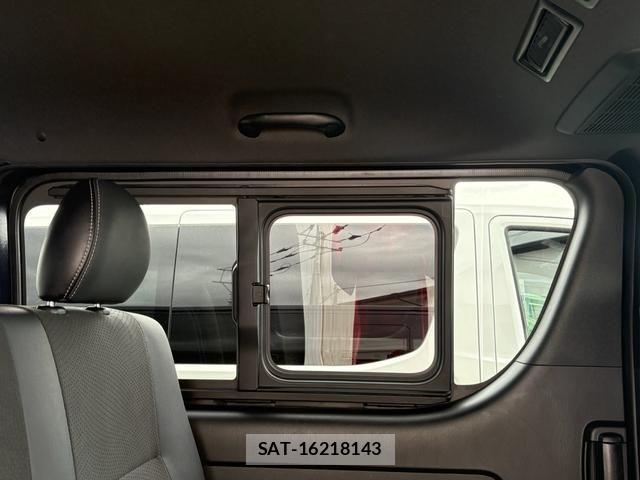Toyota HIACE VAN 2022-10 7360203-13