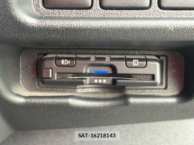 Toyota HIACE VAN 2022-10 7360203-20