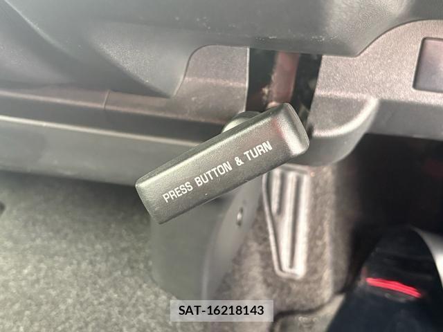 Toyota HIACE VAN 2022-10 7360203-26