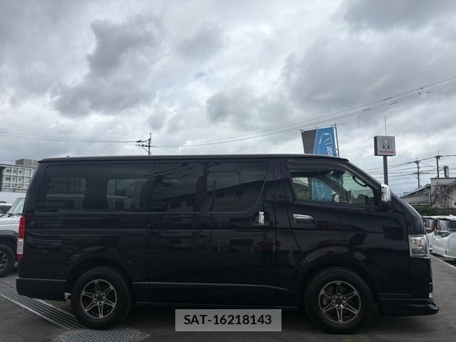 Toyota HIACE VAN 2022-10 7360203-3