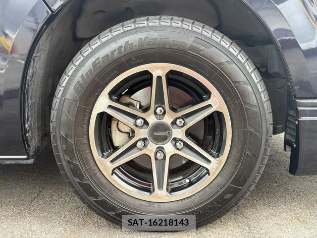 Toyota HIACE VAN 2022-10 7360203-4