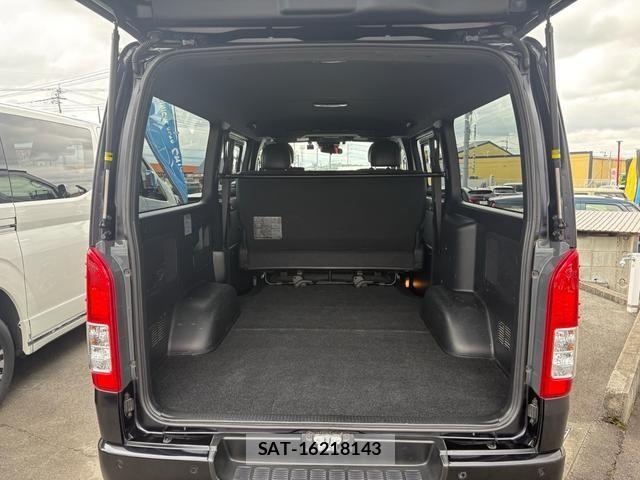 Toyota HIACE VAN 2022-10 7360203-7