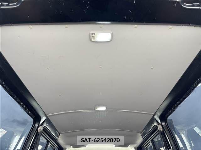 Toyota HIACE VAN 2019-01 7360209-17