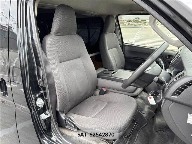 Toyota HIACE VAN 2019-01 7360209-7